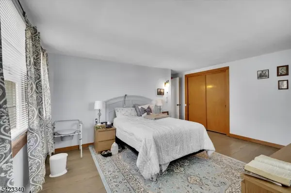 10 Hillside Ave, Milford Boro, NJ 08848