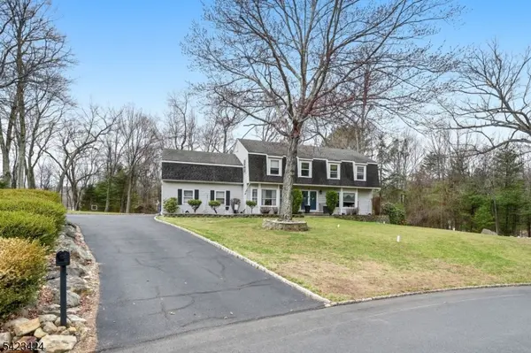 6 Robin Dr, Jefferson Twp., NJ 07438