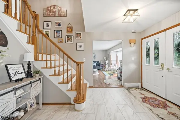 6 Robin Dr, Jefferson Twp., NJ 07438