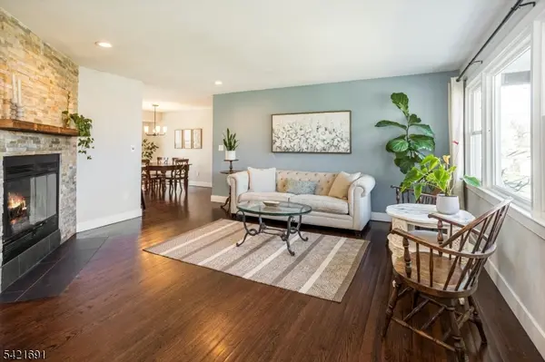 4 Valley View Rd, Chester Boro, NJ 07930