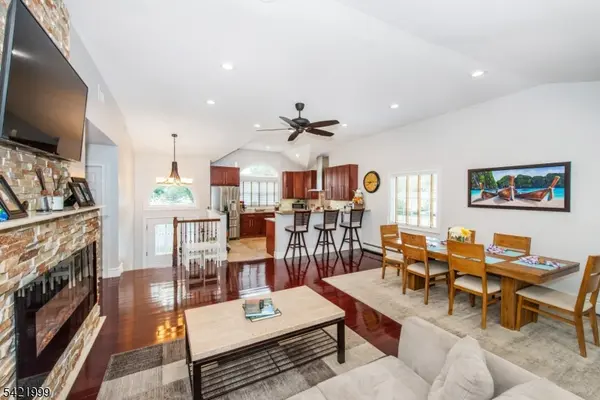 6 Melissa Dr, Totowa Boro, NJ 07512