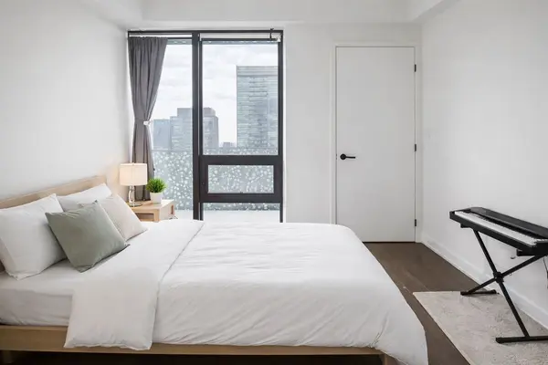 55 Charles ST E #3613, Toronto C08, ON M4Y 0J1