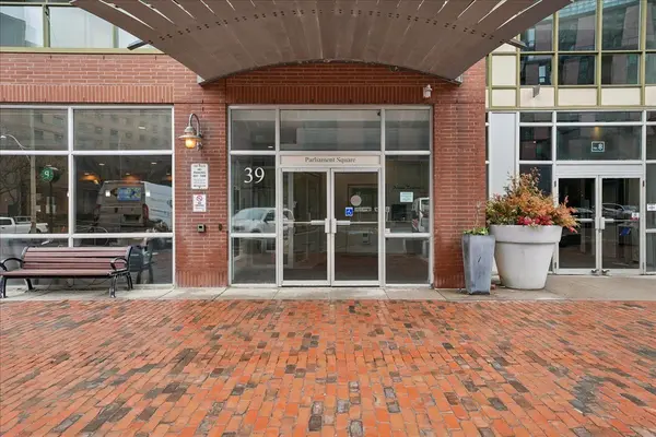 39 Parliament ST #804, Toronto C08, ON M5A 4R2