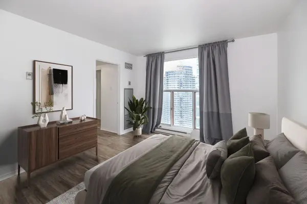 99 Harbour SQ #3212, Toronto C01, ON M5J 2H2