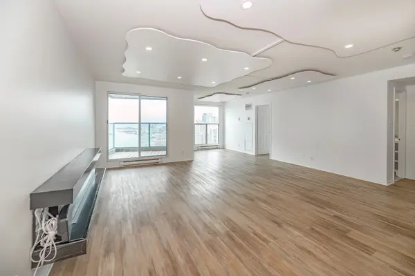 99 Harbour SQ #3212, Toronto C01, ON M5J 2H2