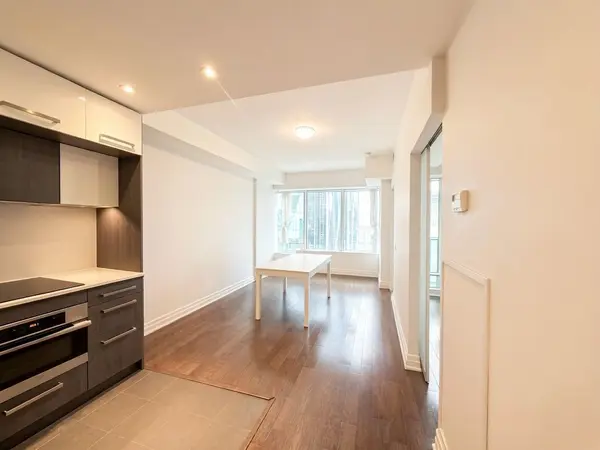 8 The Esplanade AVE #3304, Toronto C08, ON M5E 0A6