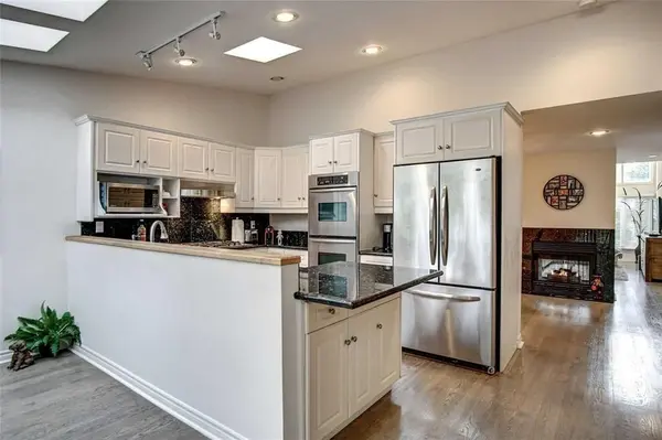 116 Cranbrooke AVE #Main, Toronto C04, ON M5M 1M7