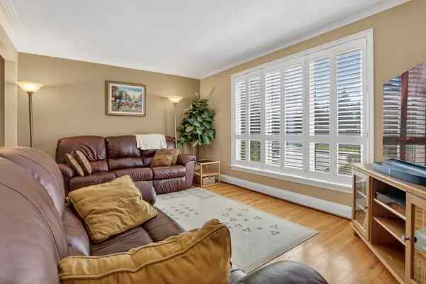 104 Ferris RD, Toronto E03, ON M4B 1G4