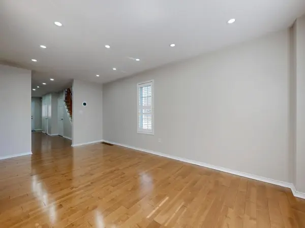 44 Ventura LN, Ajax, ON L1T 0C4