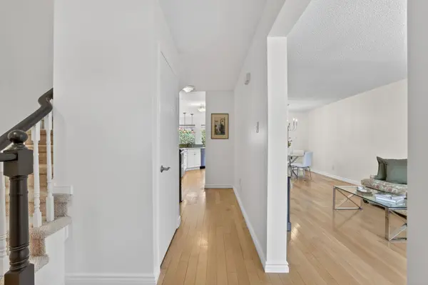 26 Mendys Forest N/A, Aurora, ON L4G 5A4