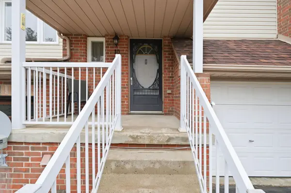 10 Parkside CRES, Essa, ON L0M 1B3