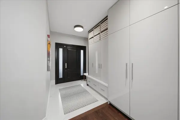 42 Sandy Point DR, Richmond Hill, ON L4S 2W7