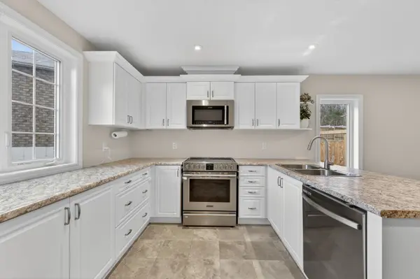 55 Hunter AVE, Tay, ON L0K 2A0