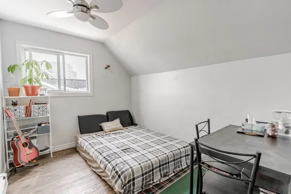 42 Toronto ST #4, Barrie, ON L4N 1T9