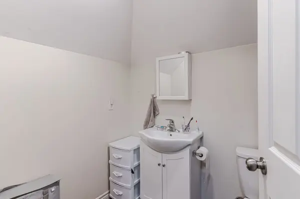 42 Toronto ST #4, Barrie, ON L4N 1T9