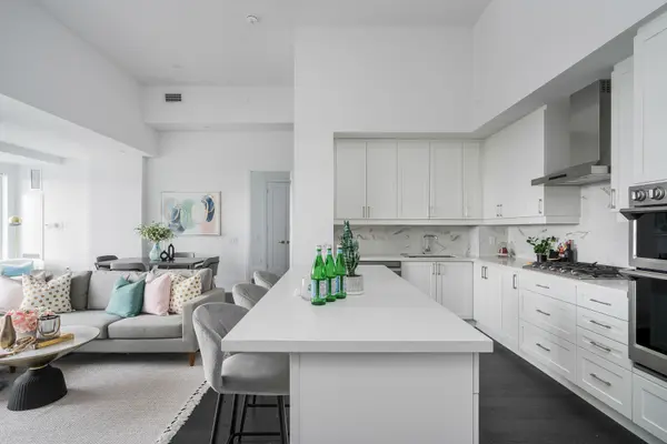 1 Hume ST #PH610, Collingwood, ON L9Y 0X3