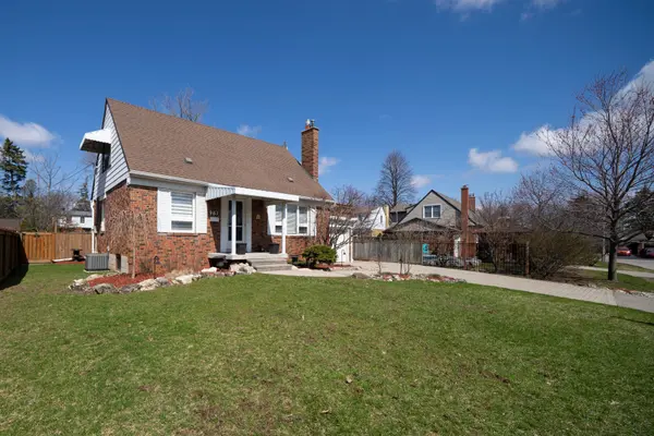 961 Ribston RD, Mississauga, ON L4Y 1B5