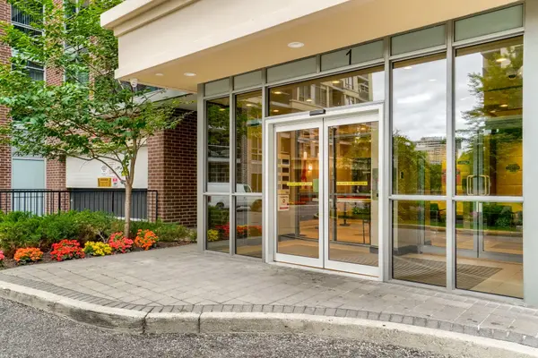 1 Michael Power PL #413, Toronto W08, ON M9A 0A1