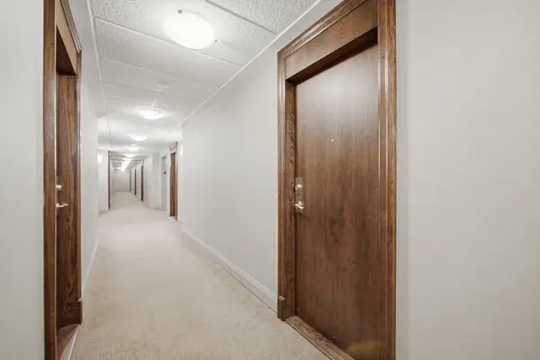 1 Michael Power PL #413, Toronto W08, ON M9A 0A1