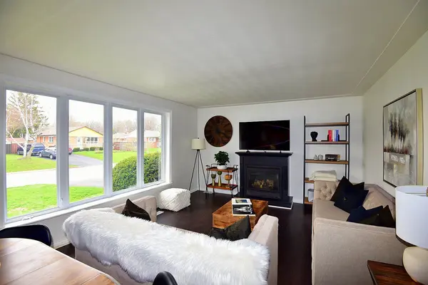 1304 Bunnell DR, Burlington, ON L7P 2E1