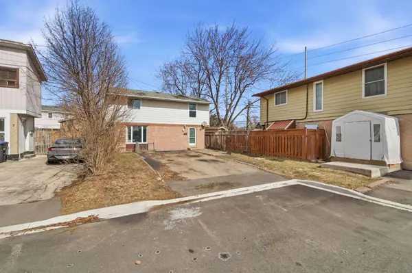 8 Huronia CT, Brampton, ON L6S 2C7