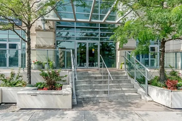 9 George ST #1512, Brampton, ON L6X 0T6