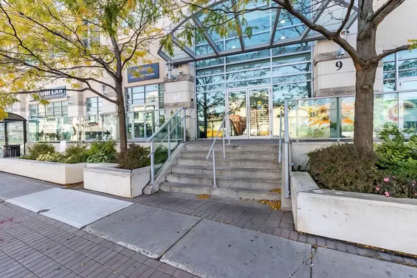 9 George ST #1512, Brampton, ON L6X 0T6