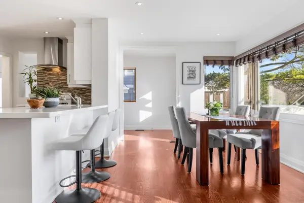 1166 Mineola GDNS, Mississauga, ON L5G 3X9