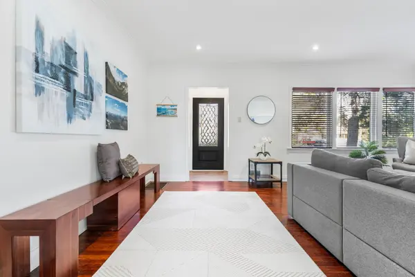 1166 Mineola GDNS, Mississauga, ON L5G 3X9