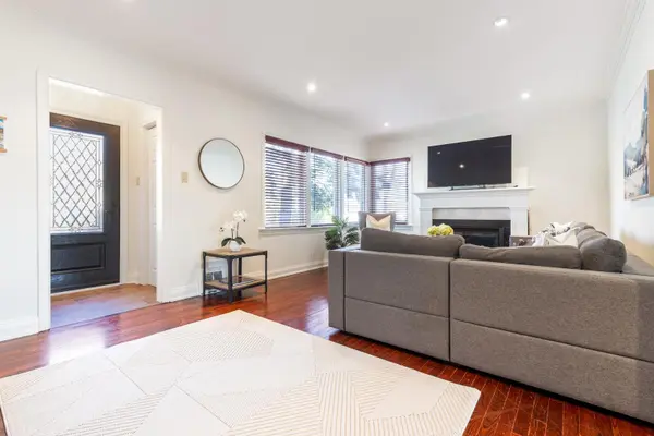 1166 Mineola GDNS, Mississauga, ON L5G 3X9