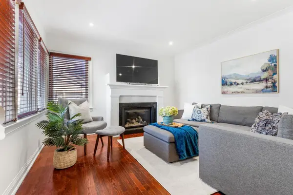 1166 Mineola GDNS, Mississauga, ON L5G 3X9