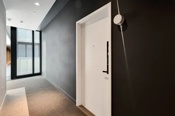 3900 Confederation Pkwy #313, Mississauga, ON L5B 0M3