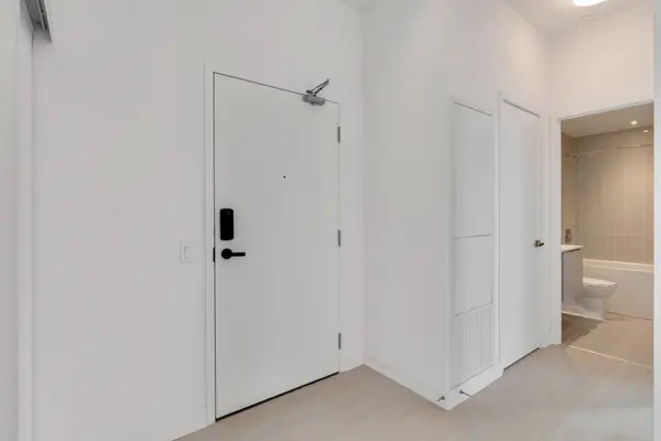 3900 Confederation Pkwy #313, Mississauga, ON L5B 0M3