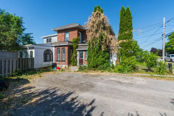 53 CROWN ST, Quinte West, ON K8V 1P1
