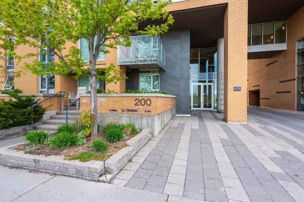 200 Lett ST #311, West Centre Town, ON K1R 0A7