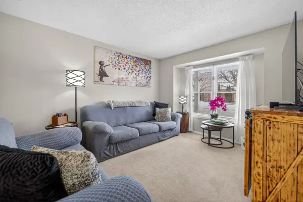 6479 Malibu DR, Niagara Falls, ON L2H 2W4