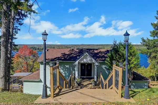 1565 Lilac LN, Orleans - Cumberland And Area, ON K4C 1C4