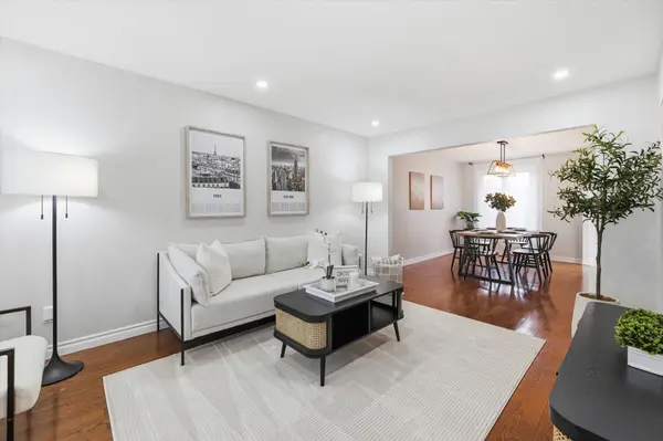 18 Regal DR, Hamilton, ON L8W 2P4