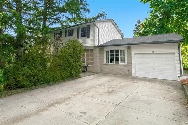 18 Jasper DR, Hamilton, ON L8G 2S7