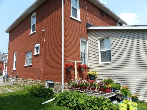 71 Russell ST E, Smiths Falls, ON K7A 1G5