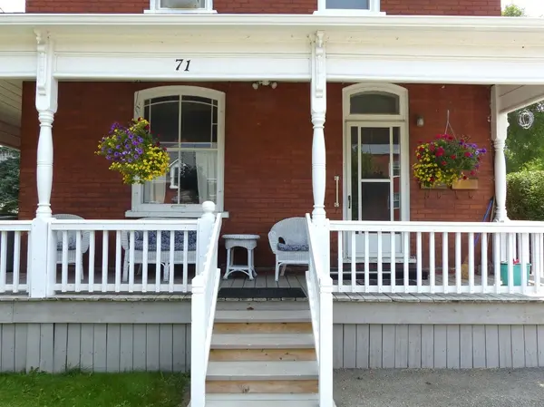 71 Russell ST E, Smiths Falls, ON K7A 1G5