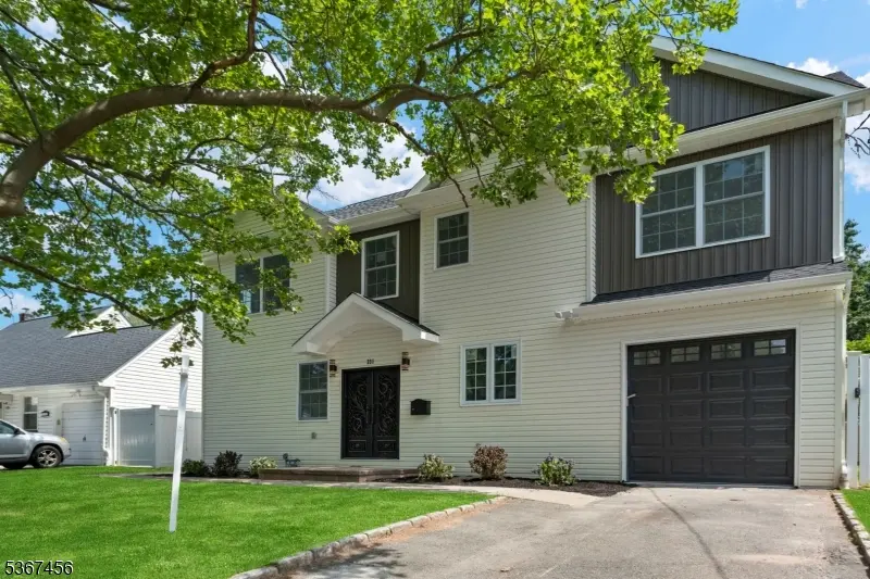 331 West Ln, Clark Twp., NJ 07066