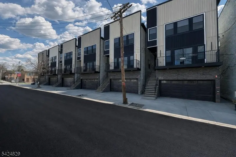 270 Hunterdon St #1, Newark City, NJ 07103