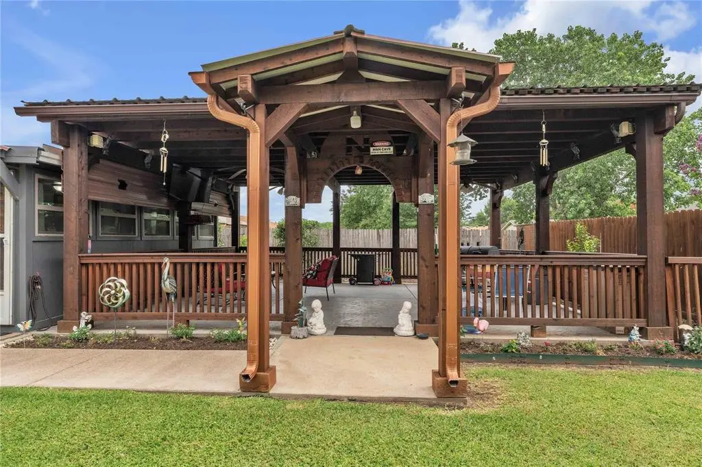 7613 CLOVER Lane, Watauga, TX 76148