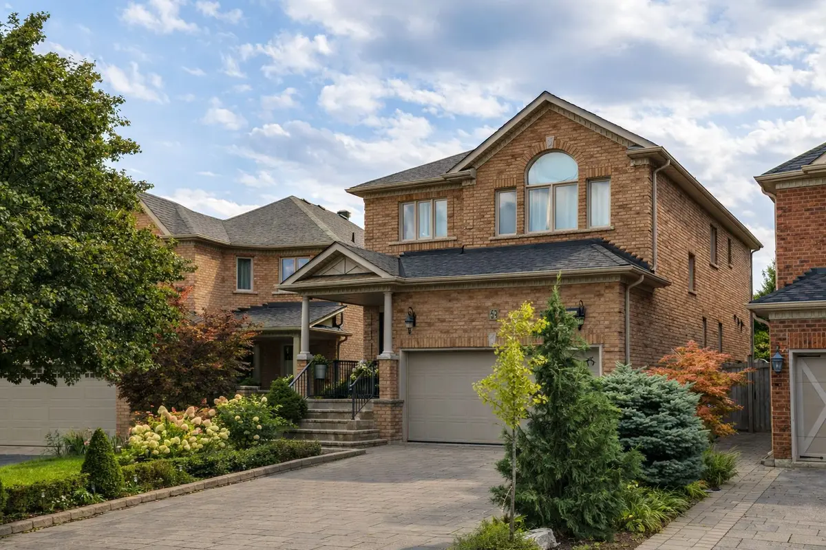 42 Sandy Point DR, Richmond Hill, ON L4S 2W7