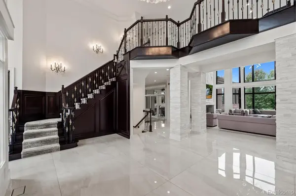 21165 Bridle RUN, Novi, MI 48167