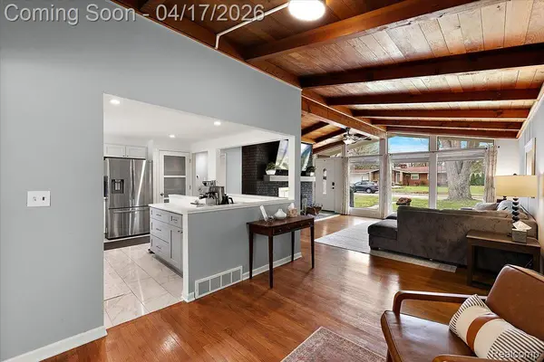 27754 Spring Arbor DR, Southfield, MI 48076