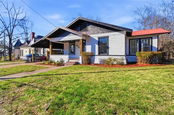 215 E 12th Street, Bonham, TX 75418