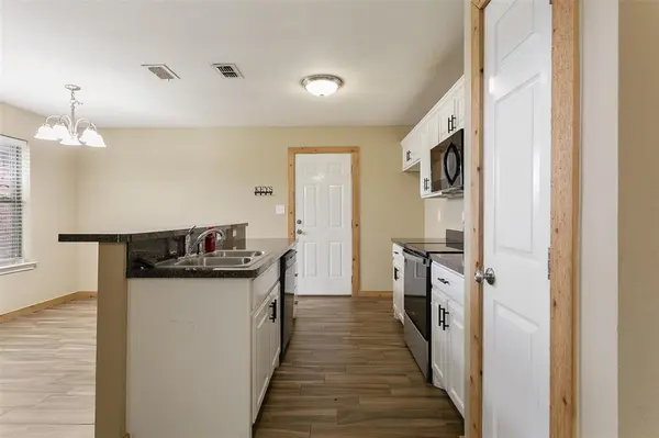 608 Mesquite Drive, Rio Vista, TX 76093