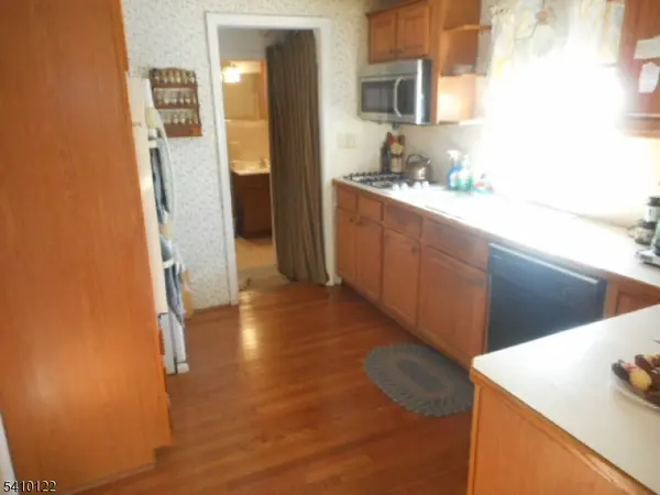 52 E Sumner Ave, Roselle Park Boro, NJ 07204